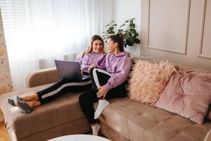 Friends Watching Porn Together - Watching Porn With Your Friends Can Teach You So Much About Sex