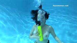 Girl Underwater Porn - Woman breathplay underwater - ThisVid.com em inglÃªs