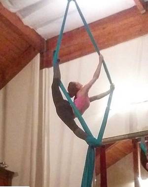 Aerial Silk Trapeze Porn - Single foot knot crow variation