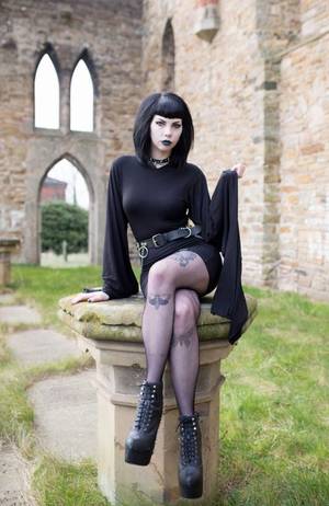 goth teen nylon - Risultati immagini per gothic vintage crossdresser women