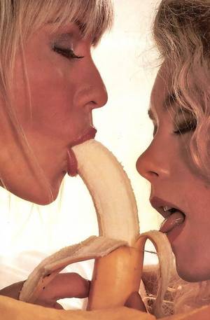 girl sucking banana - Will you share your banana? Simulating the BJ with the banana is crazy  women, there are many original dik ready for the exercise more realistic  and fun