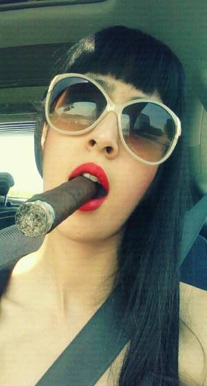 Carmen Electra Smoking Cigarettes Porn - The always beautiful Smoking Hot Cigar Chick
