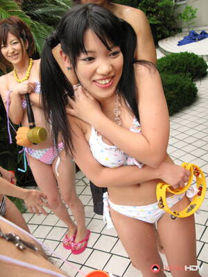 japan nudist girls pool - 