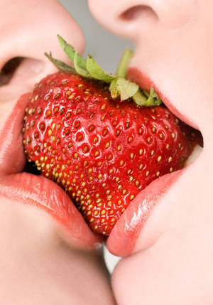 Food Kissing Porn - Girls strawberry kissing.