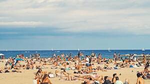 crazy nude beach - Cosas anormales que hace la gente en la playa