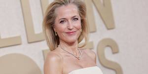 Gillian Anderson Lesbian Porn - Gillian Anderson's NSFW Golden Globes Was Covered in Vaginas