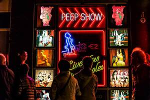 live sex peep show - Going to a Peep Show in Amsterdam: My Red Light District Experience - Eat  Sleep Breathe Travel
