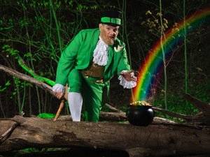 leprechaun - Can you believe leprechaun porn is hot right now?! Weird! https:/