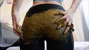 black leggins - Poop in black leggings - video 2 - ThisVid.com