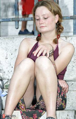 candid upskirt downblouse voyeur - UPSKIRT voyeur candid undies - unter den Rock geschaut