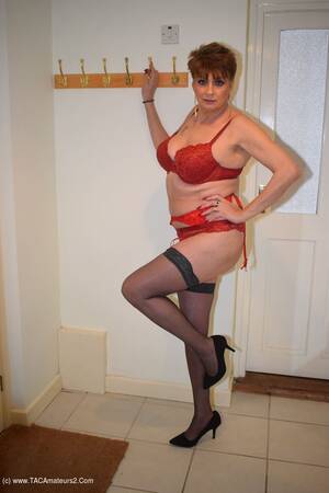 Leather Skirt Mature Porn - Leathettes - Leather skirt or leather top Pics