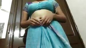 indian clothes big tits - Indian woman in traditional dress takes her tits out - Pornjam.com
