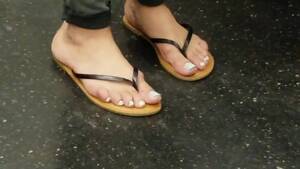 Flip Flops Porn - Spotted super sexy girl today wearing flip flops in public on her long  amateur feet - Feet9