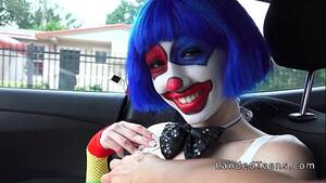 Cute Female Clown Porn - Clown teen fucking outdoor pov - XVIDEOS.COM
