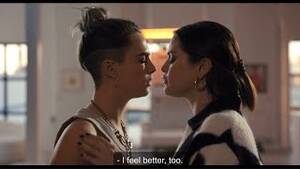 Lesbian Porno Selena Gomez - Cara and Selena Gomez kiss | Only Murders In The Building | Episodes 2 | # selenagomez - YouTube