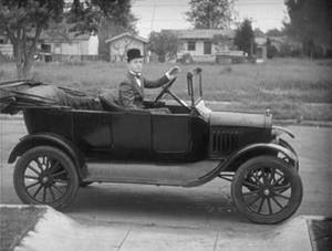 1920s Vintage Car - Successful buisness: In the the Ford Model-T revolutionized the United  States by, for the first time, allowing lower income american's to purchase  a car.