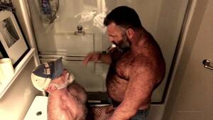 Gay Bear Piss Porn - Muscle Daddy Bear Marking his Territory - ThisVid.com