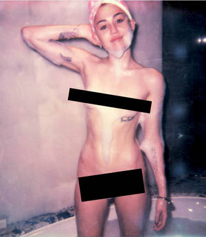 naked poses - Miley Cyrus naked for V magazine