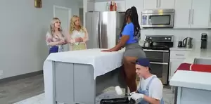 black pornstar interracial - Black pornstar receives pleasure in interracial sex - Sunporno