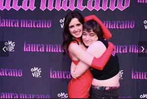 Laura Marano Gay Sex - Lilly ðŸŽ­ LM1 MET LAURA TWICE IN PERSON â¤ï¸â¤ï¸â¤ï¸ (@laurabiggestfan) / X