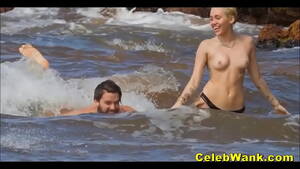 Celebrities Showing Hairy Pussy - Miley Cyrus Goes Nude And Shows Hairy Pussy - XVIDEOS.COM