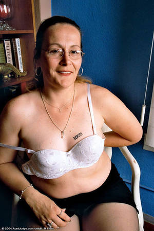 Armchair Mature - Free Gallery - Glassed mature babe in black stockings posing on the armchair