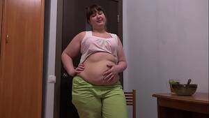 Big Belly - A girl with a big belly eats - XVIDEOS.COM