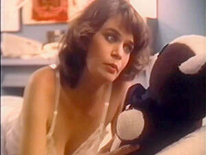 Classic Porn Tara Aire - John Leslie, Tara Aire And Colleen Brennan In Striptease 1985 -  TubePornClassic.com