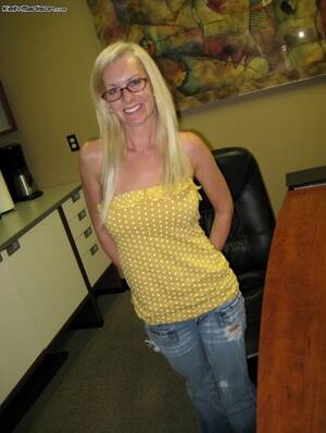 Glasses Wife Porn - Blonde Wife Glasses Porn Pics & Naked Photos - PornPics.com