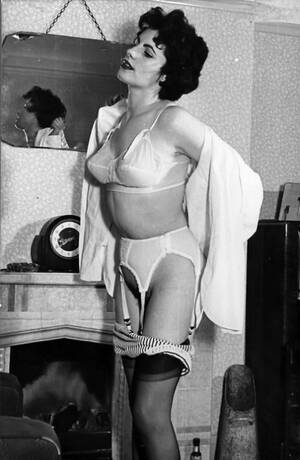 1940s Vintage Lingerie Porn - Retro Lingerie Porn Pics & Naked Photos - PornPics.com