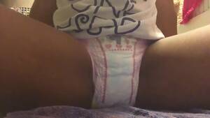 Ebony Diaper Porn - Gorgeous young ebony overfills her diaper - ThisVid.com