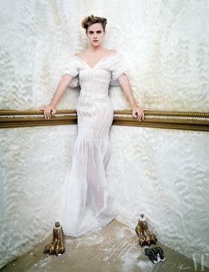 Della Reese Fake Porn - Watson wears a gown by Oscar de la Renta.