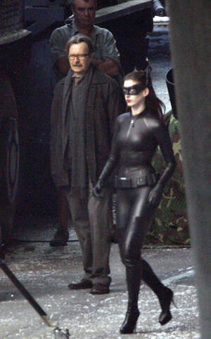 Anne Hathaway Porn Dark Knight Rises - El traje completo de Anne Hathaway como Catwoman en el set â€“ Compuerta 12