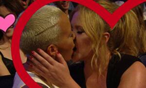 Amy Schumer Lesbian Kissing - Amy Schumer and Amber Rose make-out during MTV Movie Awards | Daily Mail  Online