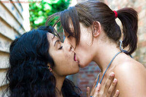 French Indian Lesbian - Indian lesbian Kiki tongue kissing white girlfriend Lou-Ellyn outdoors -  PornPics.com