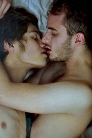Amateur Couple Kissing - 