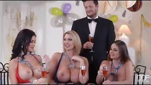 Fuck Poker - Strip poker ends up in crazy orgy fuck - Pornjam.com