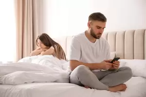 boyfriend watches - My Boyfriend Watches Porn: Should I Be Upset? - Her Norm