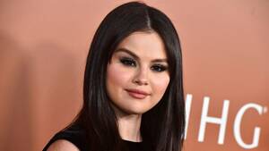 Ariana Grande Selena Gomez Sex - Selena Gomez becomes first woman to reach 400 million followers on  Instagram | Euronews