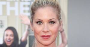 Christina Applegate Fakes Bobs House Of Porn - Christina Applegate Uses Cane During First Public Appearance Since  Revealing MS Diagnosis