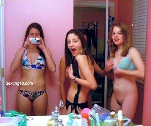 naked friends nudist - Bored Girls Trade Nude Selfies