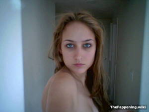 Leelee Sobieski Sex Tape - ... but she might be best known for the amazing leaked selfies that show  her full, perky tits, exceptionally long legs, and tight ass.