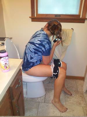 girls peeing in toilet - Girl throws up deep throat