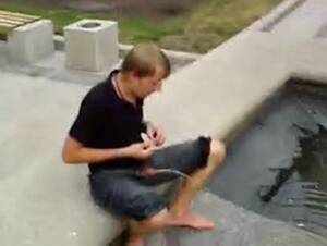 Male Piss Porn Places - Guy pissing public while sitting - ThisVid.com