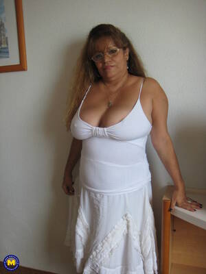 mature spain - Spanish mature housewife showing her big tits and curvy ass - Mature.nl