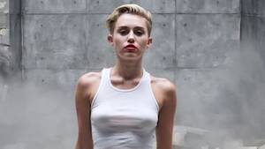 Disney Porn Miley Cyrus - See Miley Cyrus Naked In 'Wrecking Ball' Video - ABC News