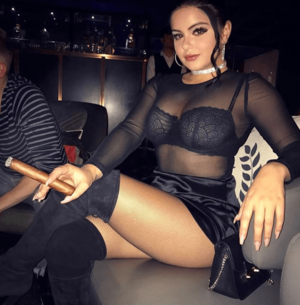 Ariel Winter Porn Real - Serious question, who's hotter? - hot post - Imgur