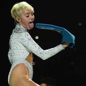 Blowjobs Miley Cyrus - Public Calls For Miley Cyrus 'Bangerz' Tour To Be Cancelled After  Reportedly Masturbating And Pretending To Give Bill Clinton lookalike oral  sex on stage â€“ Gseven Empire