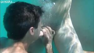 Gay Pool Porn Underwater - Gay Threesome Underwater - ThisVid.com