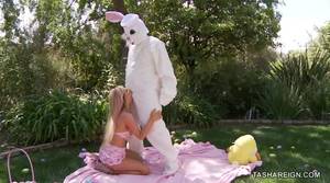 furry girl sucking cock - Guy covered in furry costume gets his cock sucked outdoors and fucks to  spill cum - Porn Video at XXX Dessert Tube
